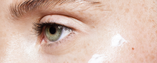 Augenpartie: Das Richtige Produkt bei allergischer oder atopischer Haut